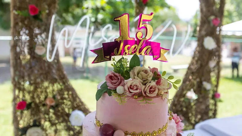 XV años de Isela.jpg